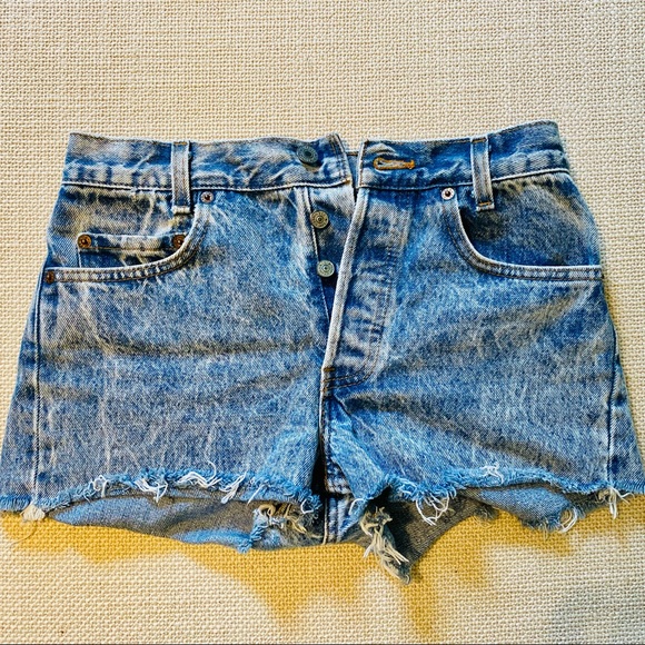 VINTAGE LEVI’S DENIM SHORTS - Picture 1 of 3